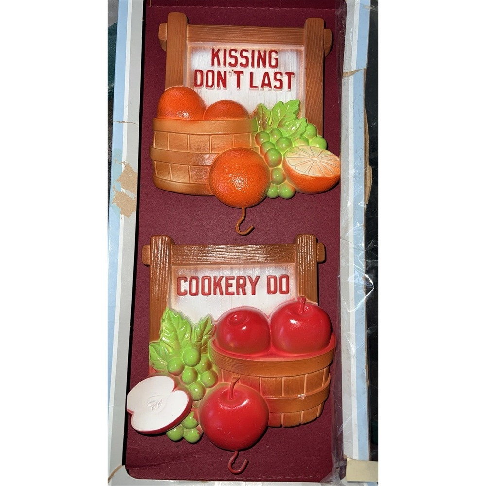 VINTAGE CHALKWARE WALL PLAQUES CHALK 1982 MILLER STUDIO KISSING DON'T LAST HOOKS